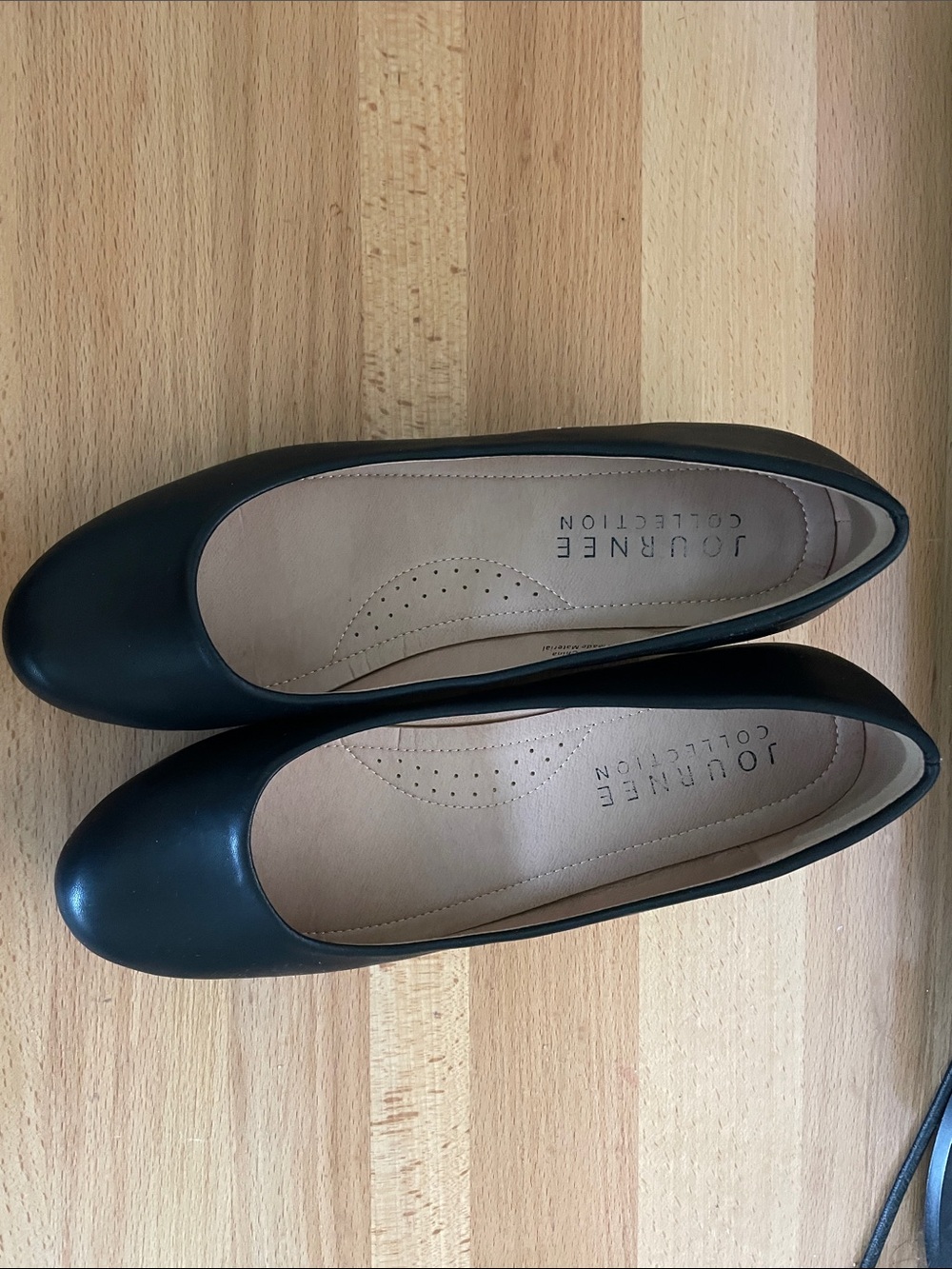Journee Collection Black Round-Toe Ballet Flats